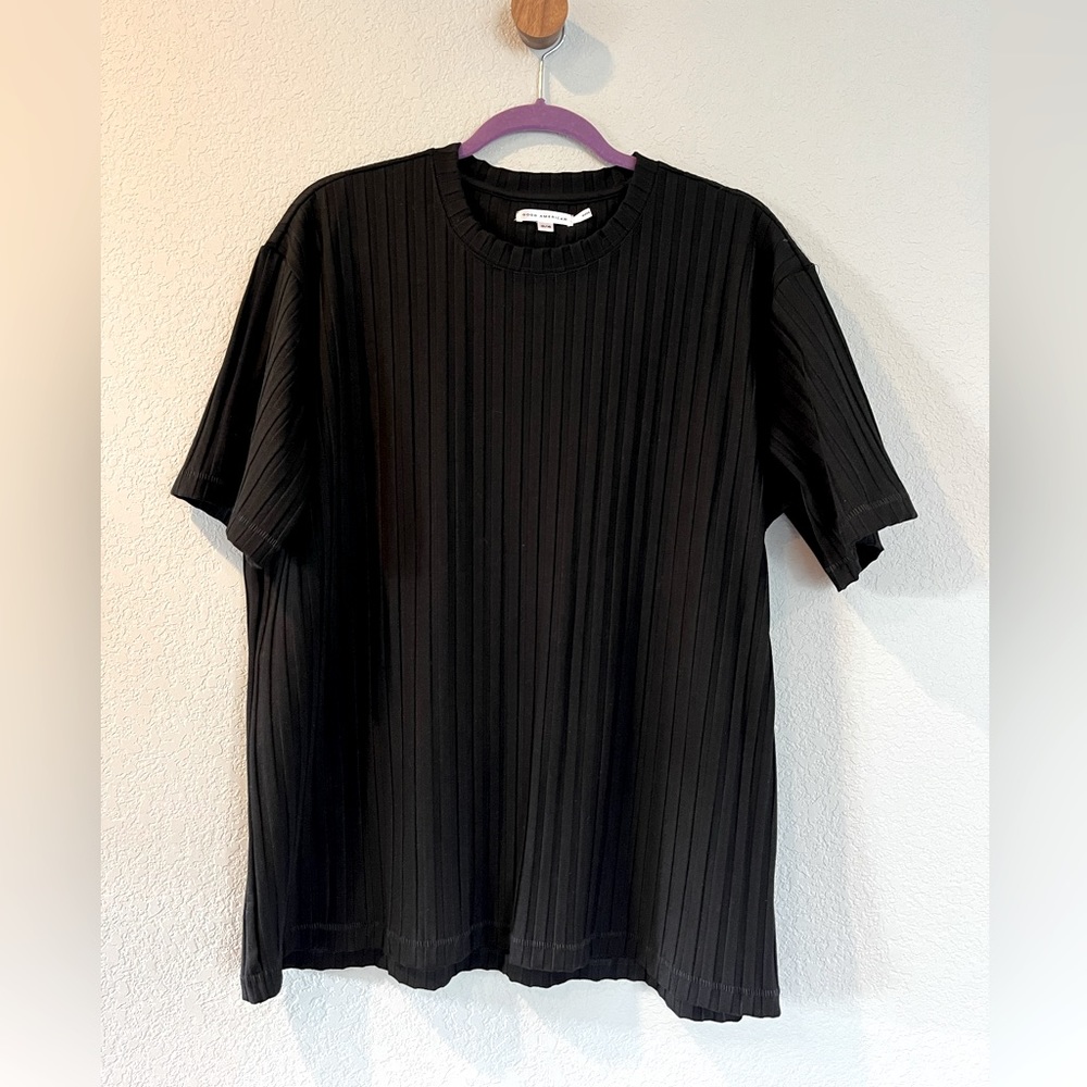 Good American. 3/4. Black ribbed short sleeve shirt.
